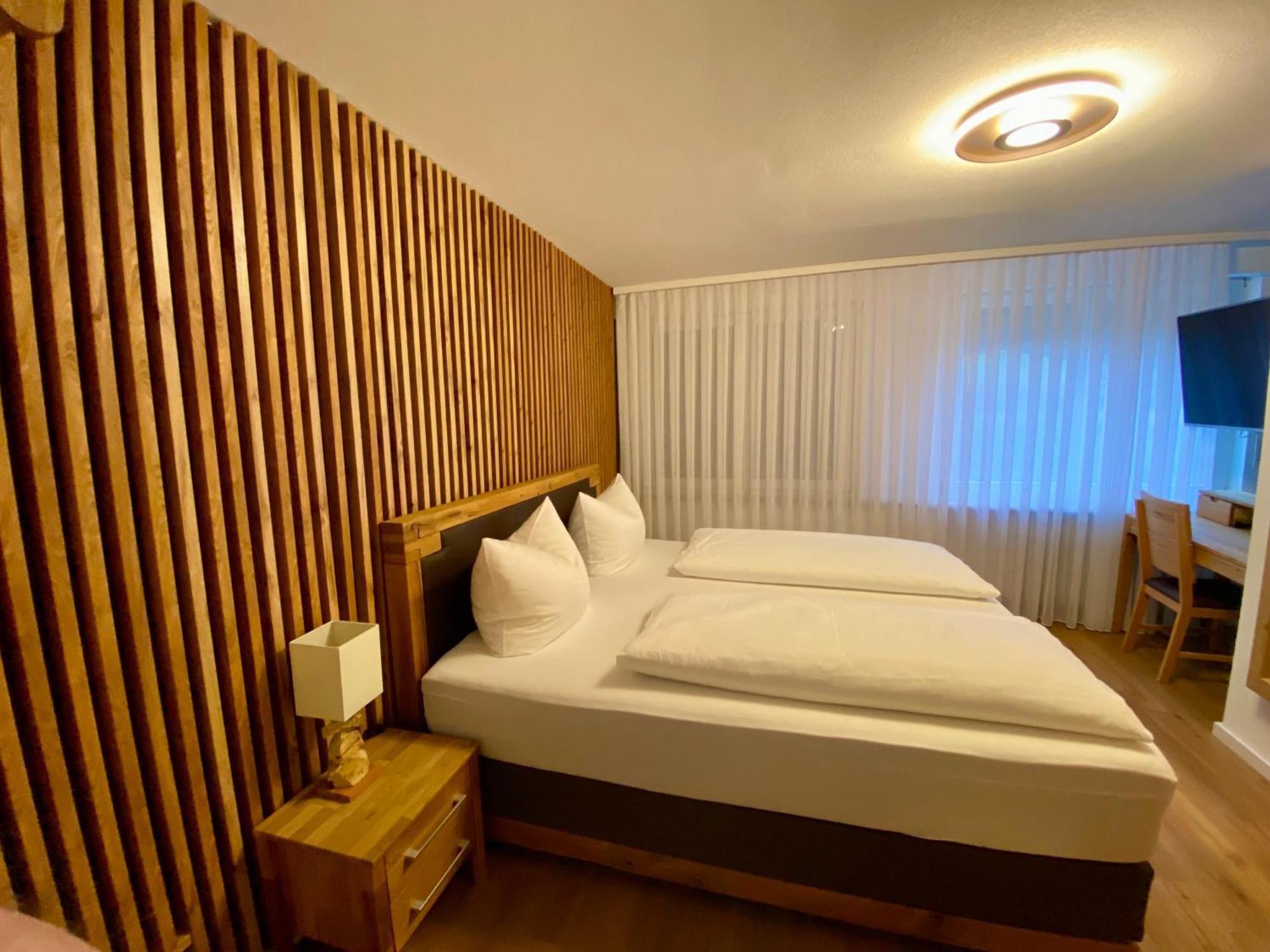 Hotel Restaurant Unikat Цельтинген-Рахтиг Экстерьер фото