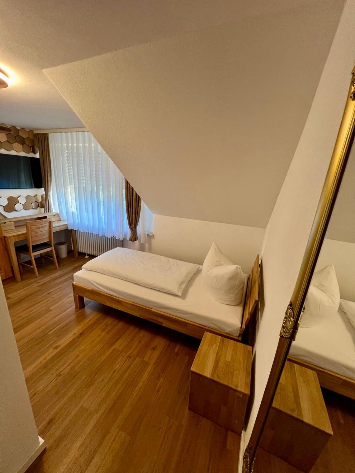 Hotel Restaurant Unikat Цельтинген-Рахтиг Экстерьер фото