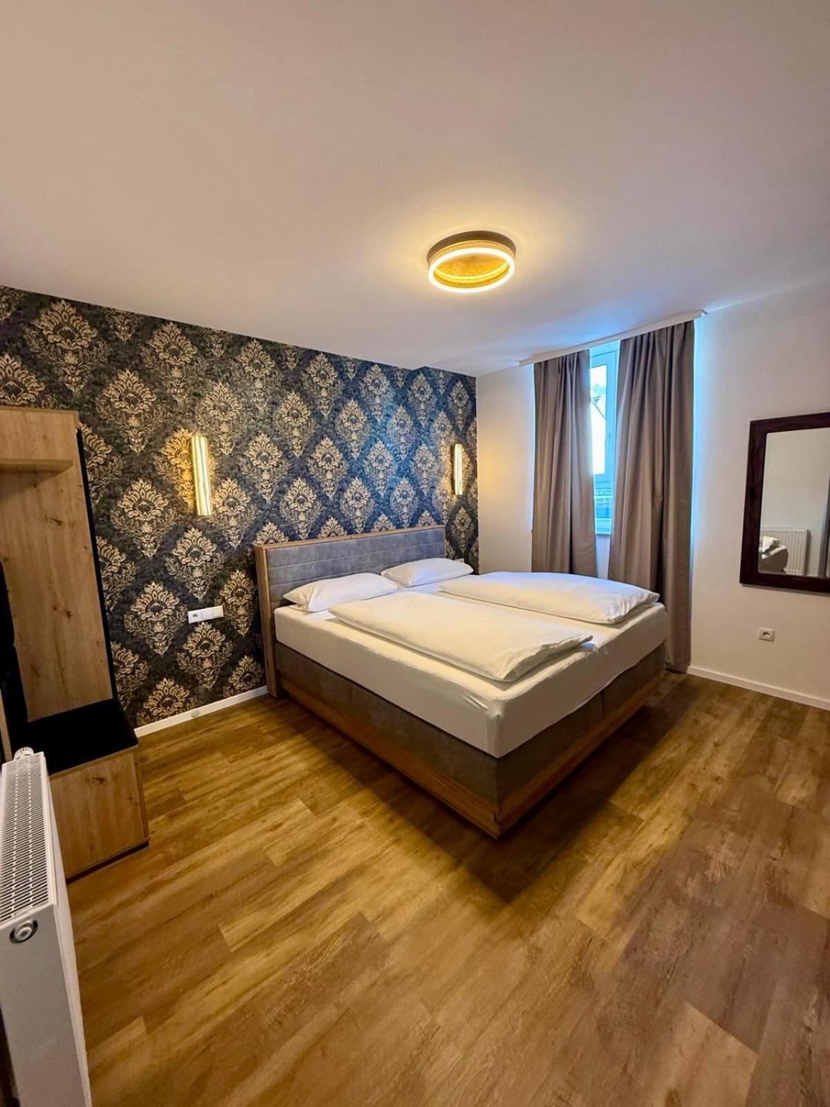 Hotel Restaurant Unikat Цельтинген-Рахтиг Экстерьер фото