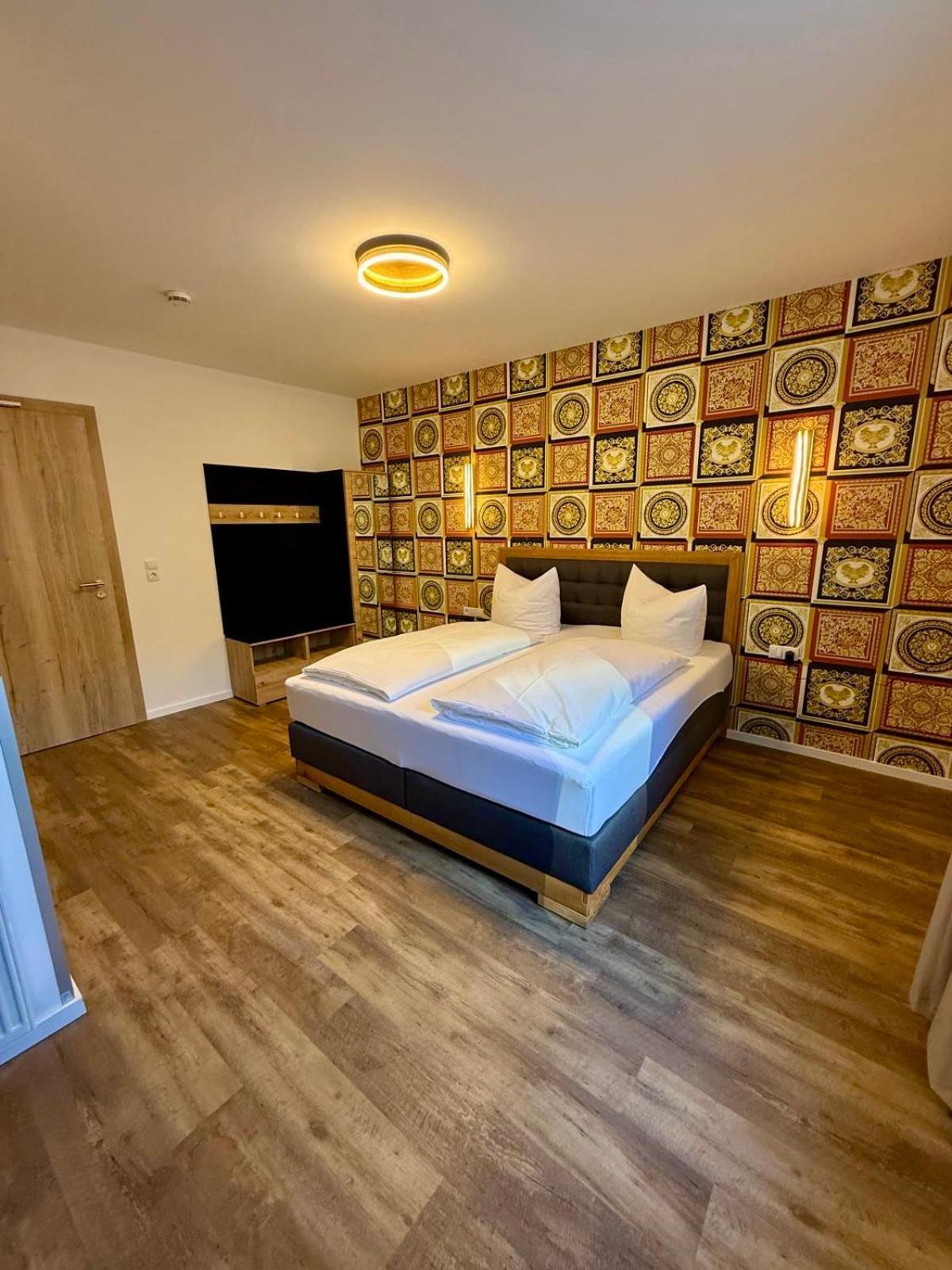 Hotel Restaurant Unikat Цельтинген-Рахтиг Экстерьер фото